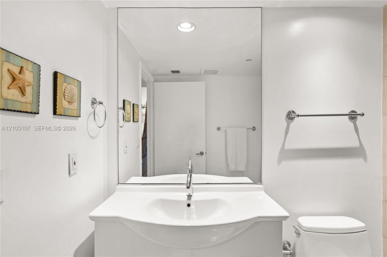 475 Brickell Ave , Unit 2610, Miami, FL 33131 Photo