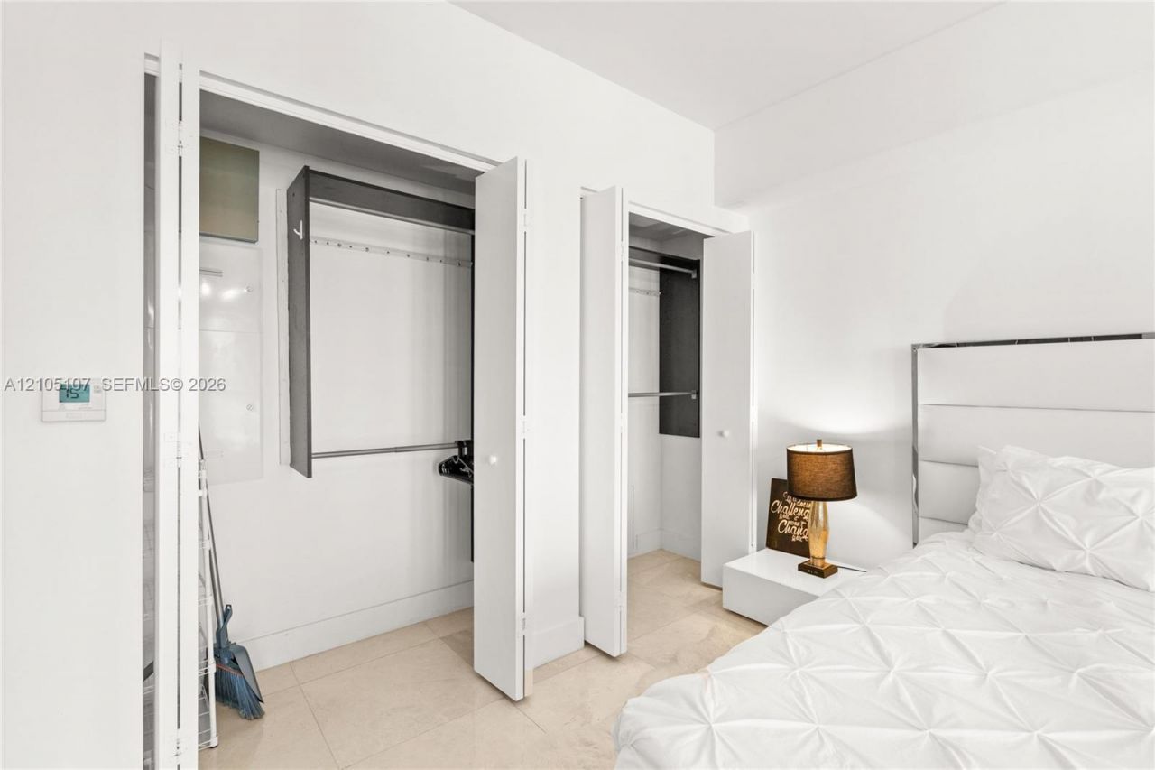 475 Brickell Ave , Unit 2610, Miami, FL 33131 Photo