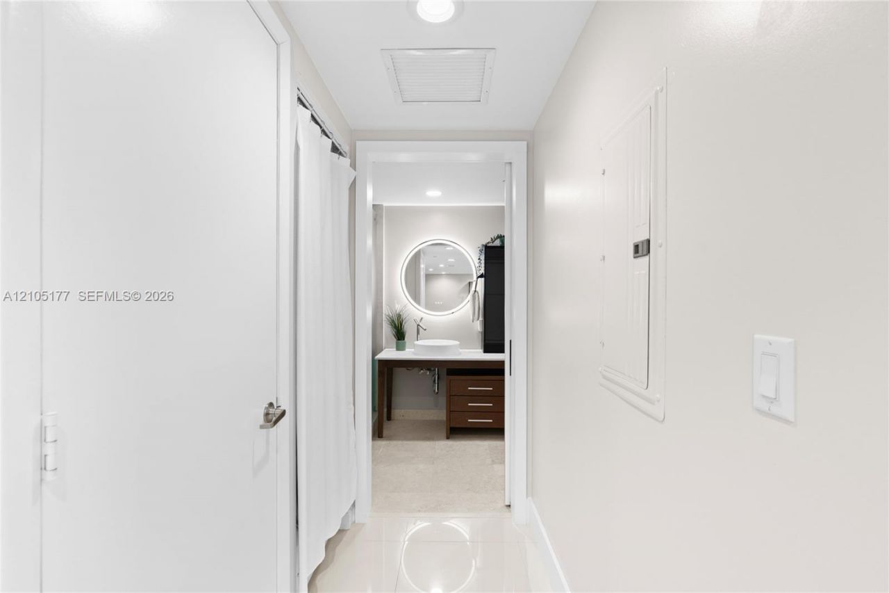 475 Brickell Ave, Unit 2414, Miami, FL 33131 Photo