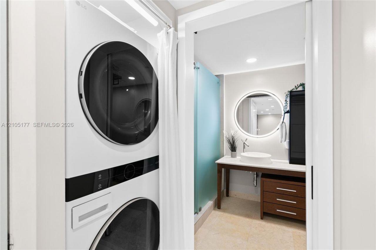 475 Brickell Ave, Unit 2414, Miami, FL 33131 Photo