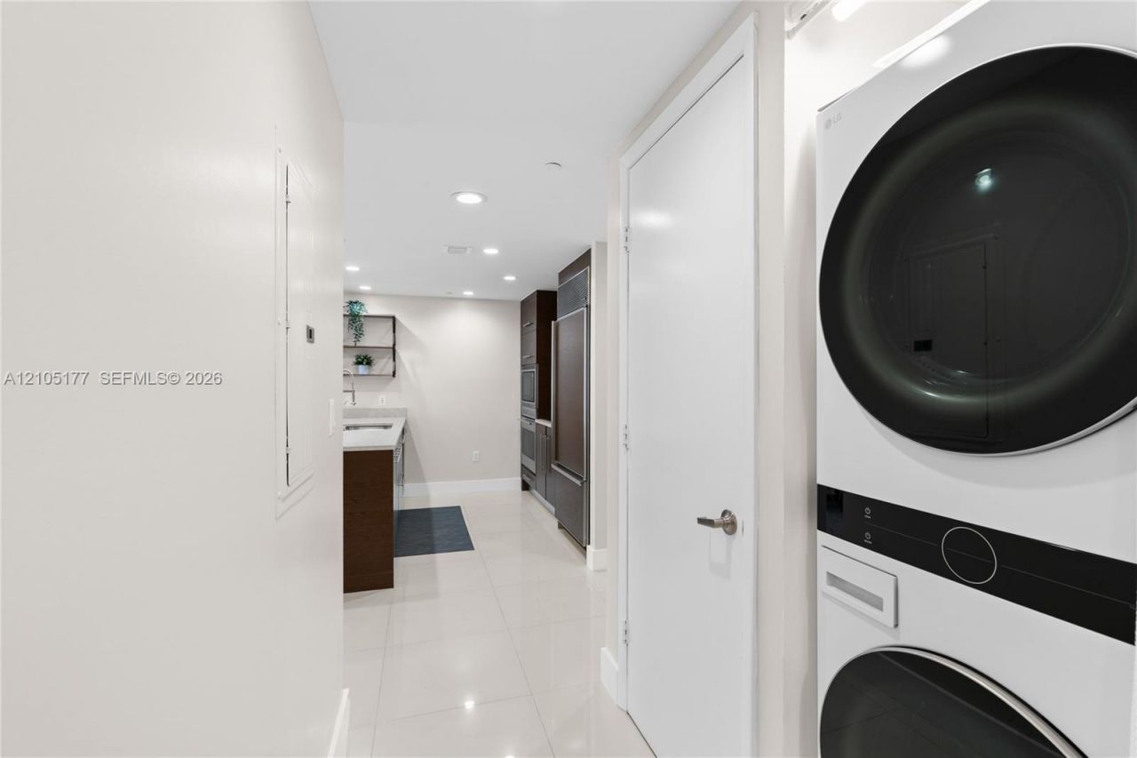 475 Brickell Ave, Unit 2414, Miami, FL 33131 Photo