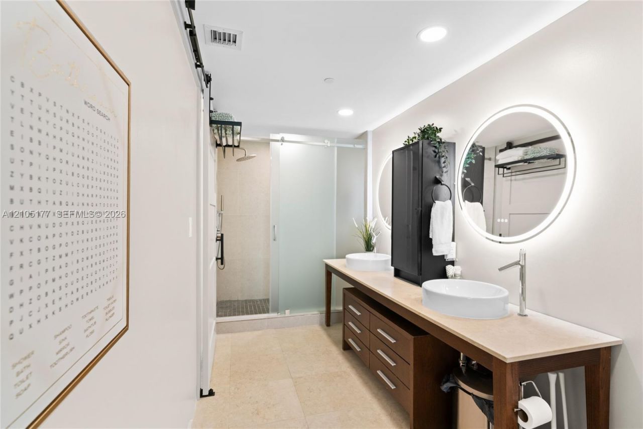 475 Brickell Ave, Unit 2414, Miami, FL 33131 Photo