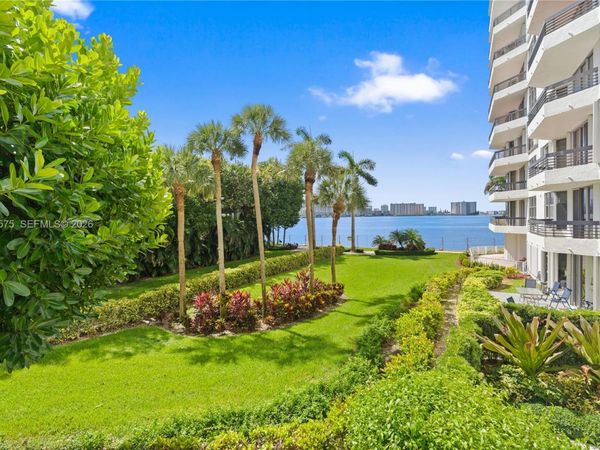 3600 Mystic Pointe Dr , Unit 215, Aventura, FL 33180