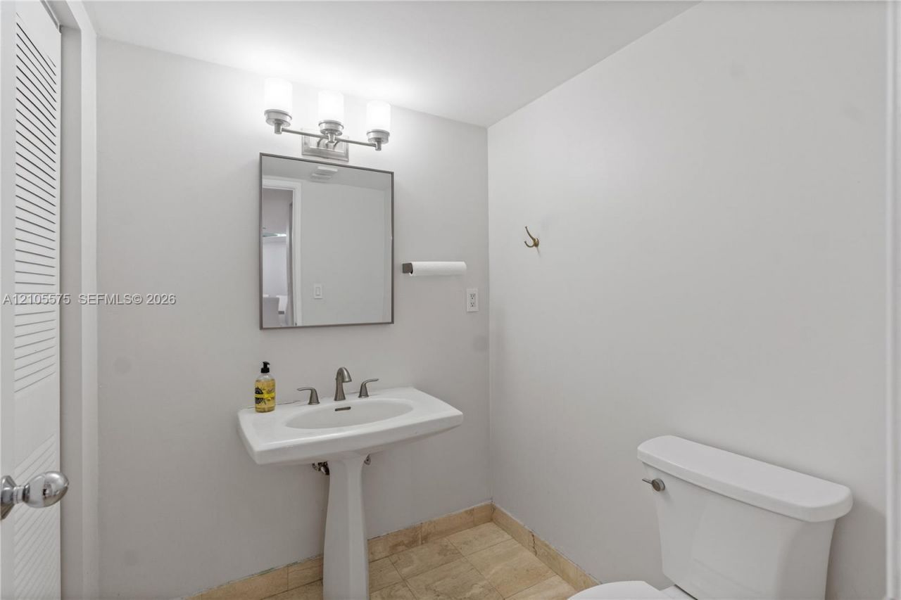 3600 Mystic Pointe Dr , Unit 215, Aventura, FL 33180 Photo