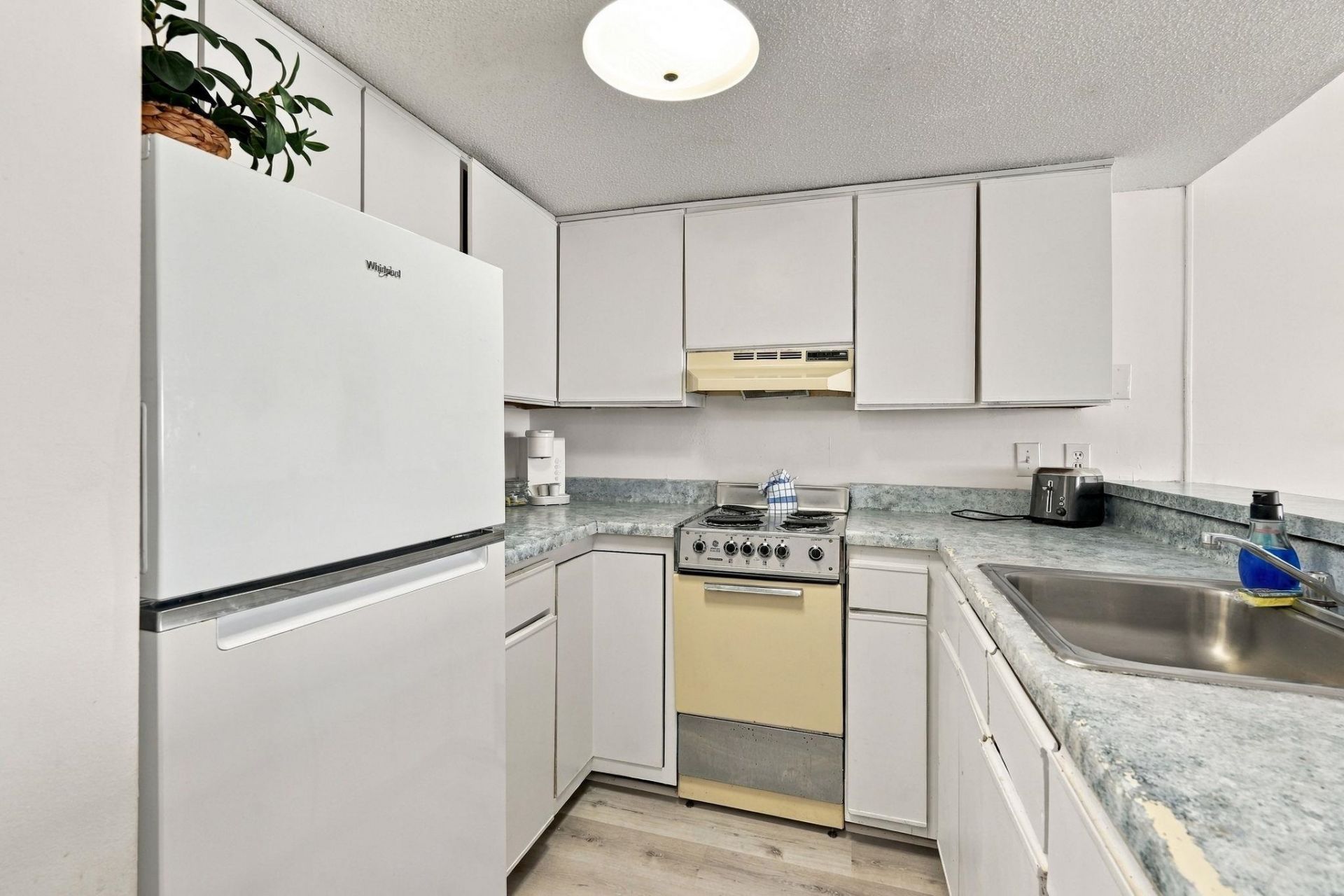 5905 S Kings Hwy. Photo 16