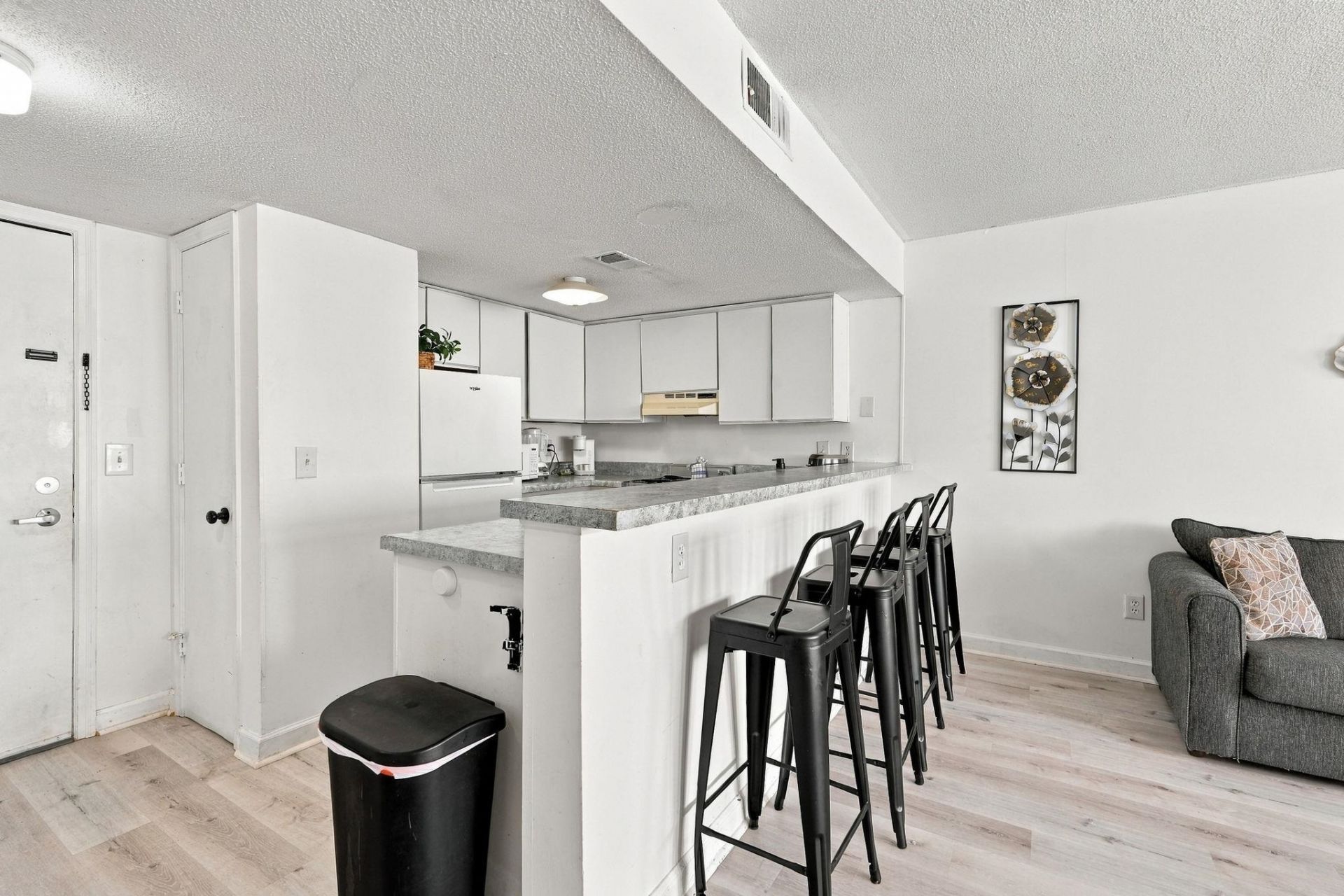 5905 S Kings Hwy. Photo 4