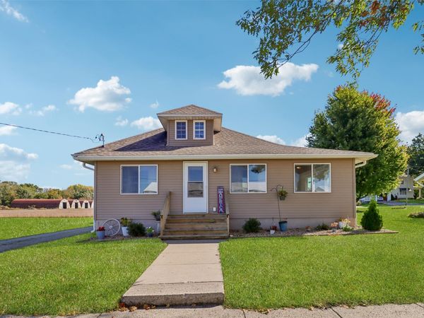 112 N Iowa Street, Hubbard, IA 50122