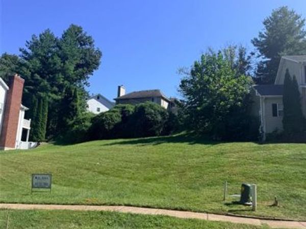 5220 Autumnwinds Drive, Oakville, MO 63129