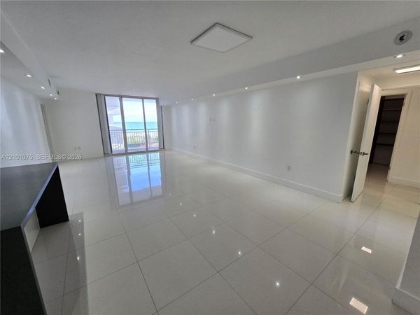5825 Collins Ave , Unit J4, Miami Beach, FL 33140