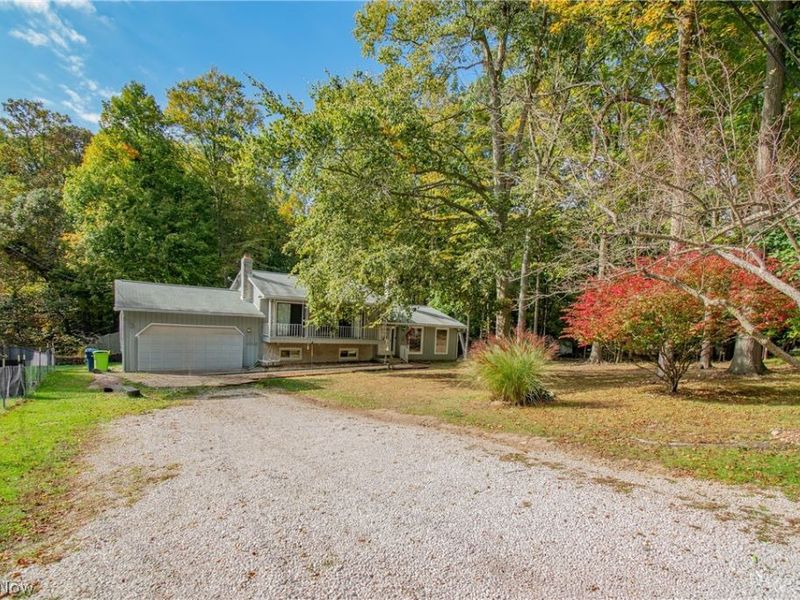 320 Hanna Drive, Tallmadge, OH 44278 Photo 3