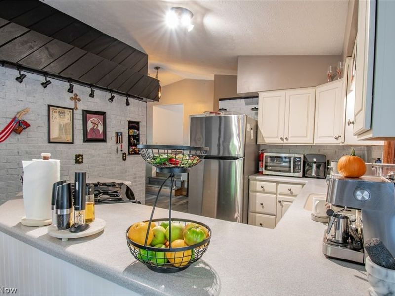 320 Hanna Drive, Tallmadge, OH 44278 Photo 5