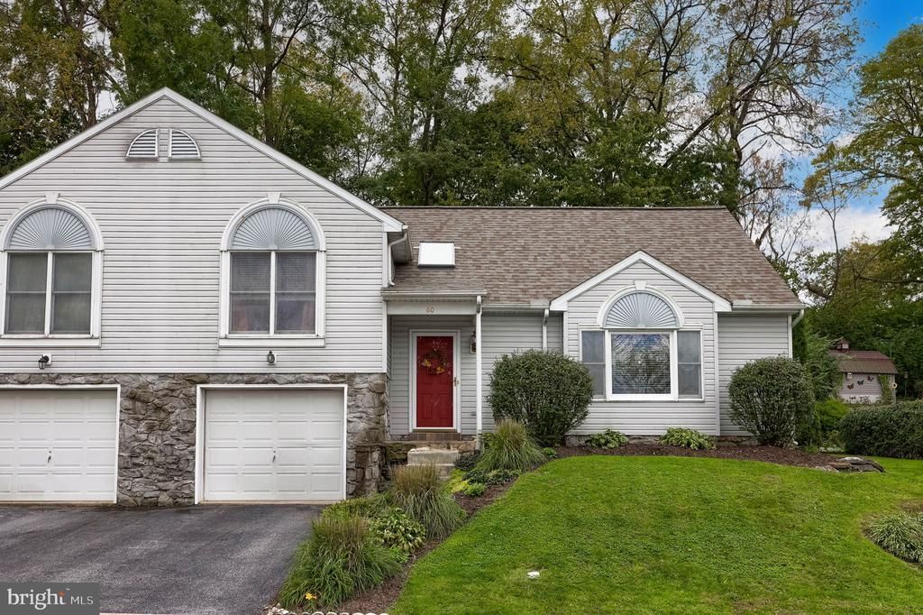 60 FARM LANE , EPHRATA, PA 17522