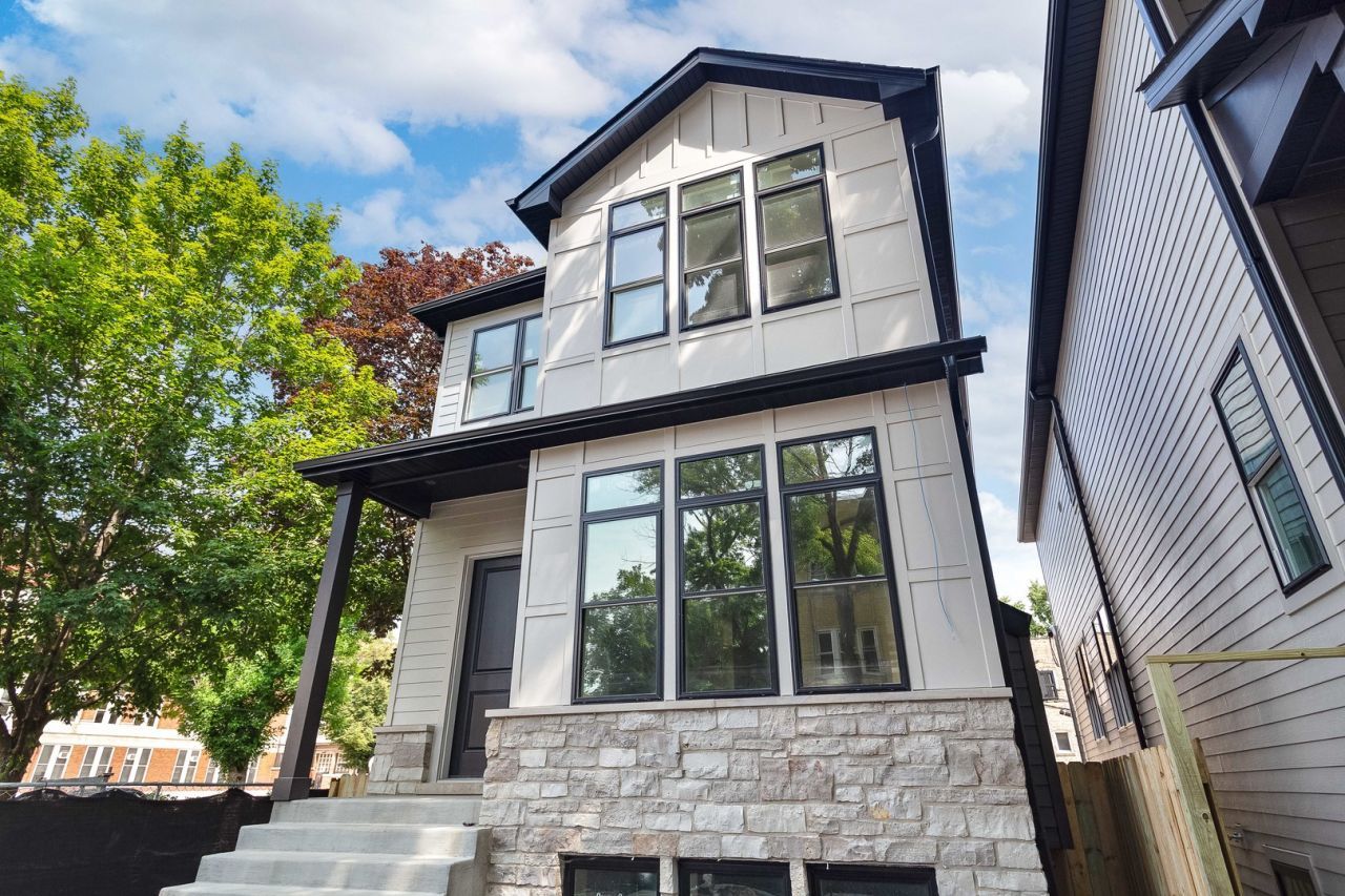 3756 W Sunnyside Avenue , Chicago, IL 60625 Main Photo