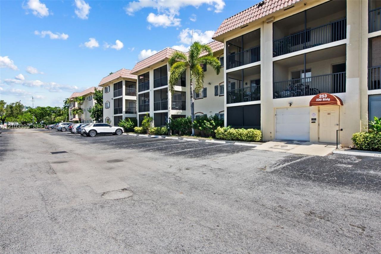 253 S Cypress Rd , Unit 211, Pompano Beach, FL 33060 Photo