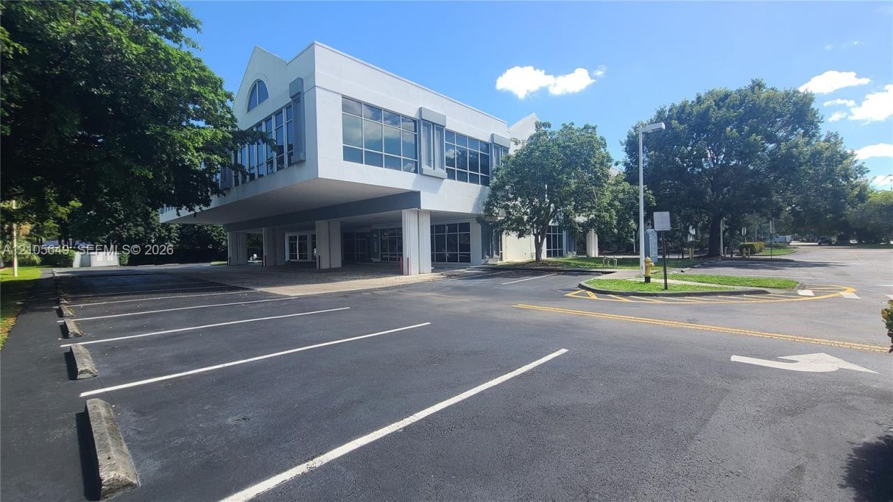 8050 N University Dr, Unit 101, Tamarac, FL 33321 Photo