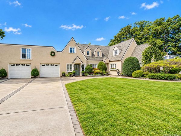 414 Avalon Place, East Meadow, NY 11554