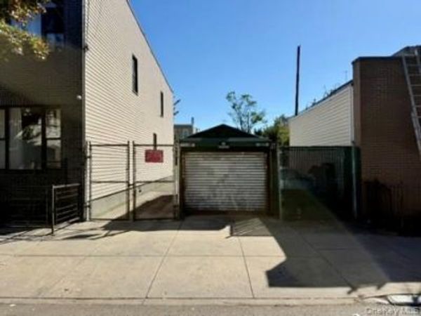 1864 Gates Avenue , Ridgewood, NY 11385