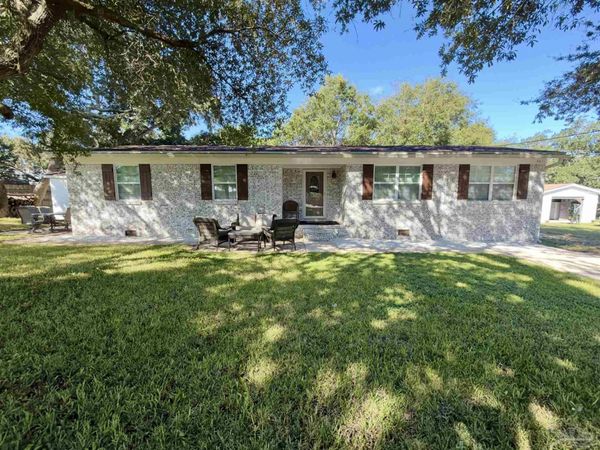 5631 Galvez Rd, Pensacola, FL 32507