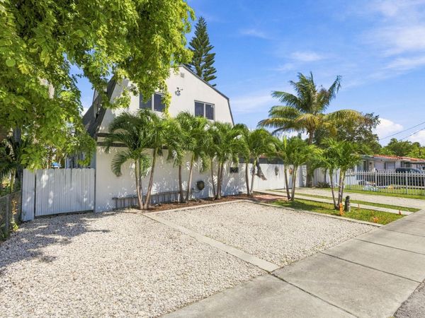2805 NW 11th Street, Miami, FL 33125