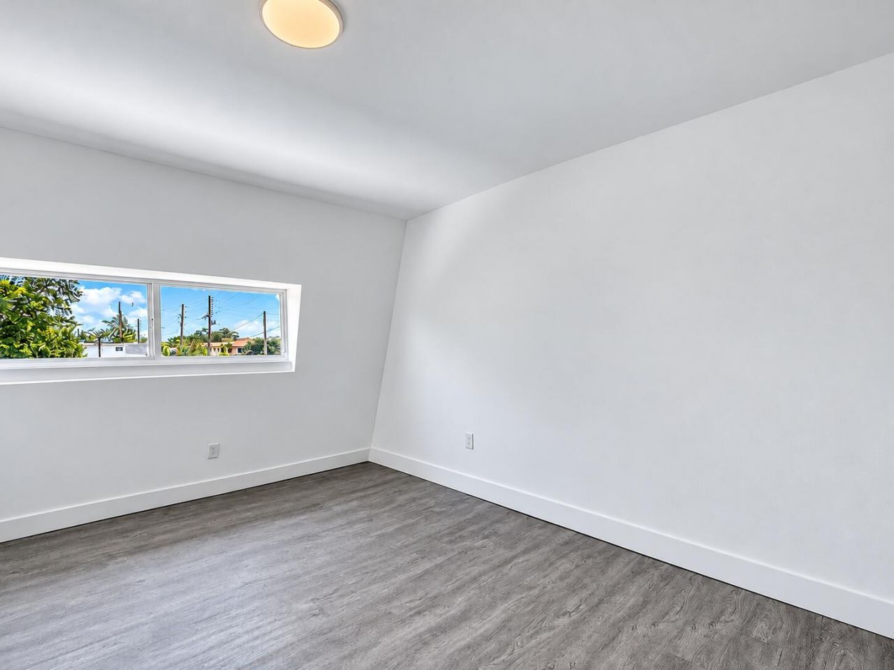 2805 NW 11th Street, Miami, FL 33125 Photo
