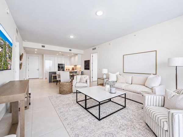 220 LAKE SHORE Drive, Unit 817, West Palm Beach, FL 33403