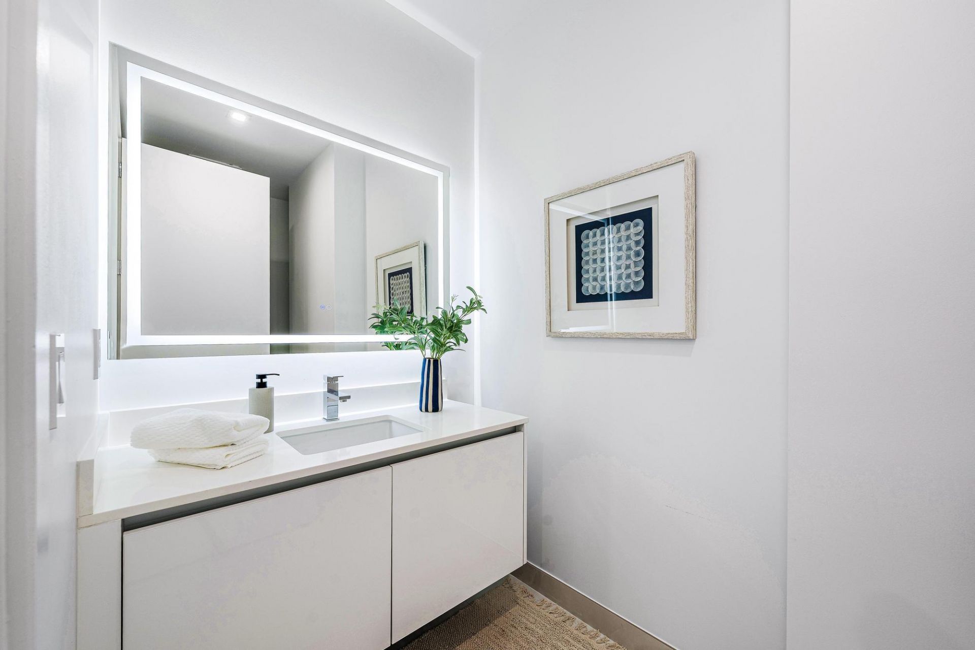 220 Lake Shore Drive, Unit 817, West Palm Beach, FL 33403 Photo