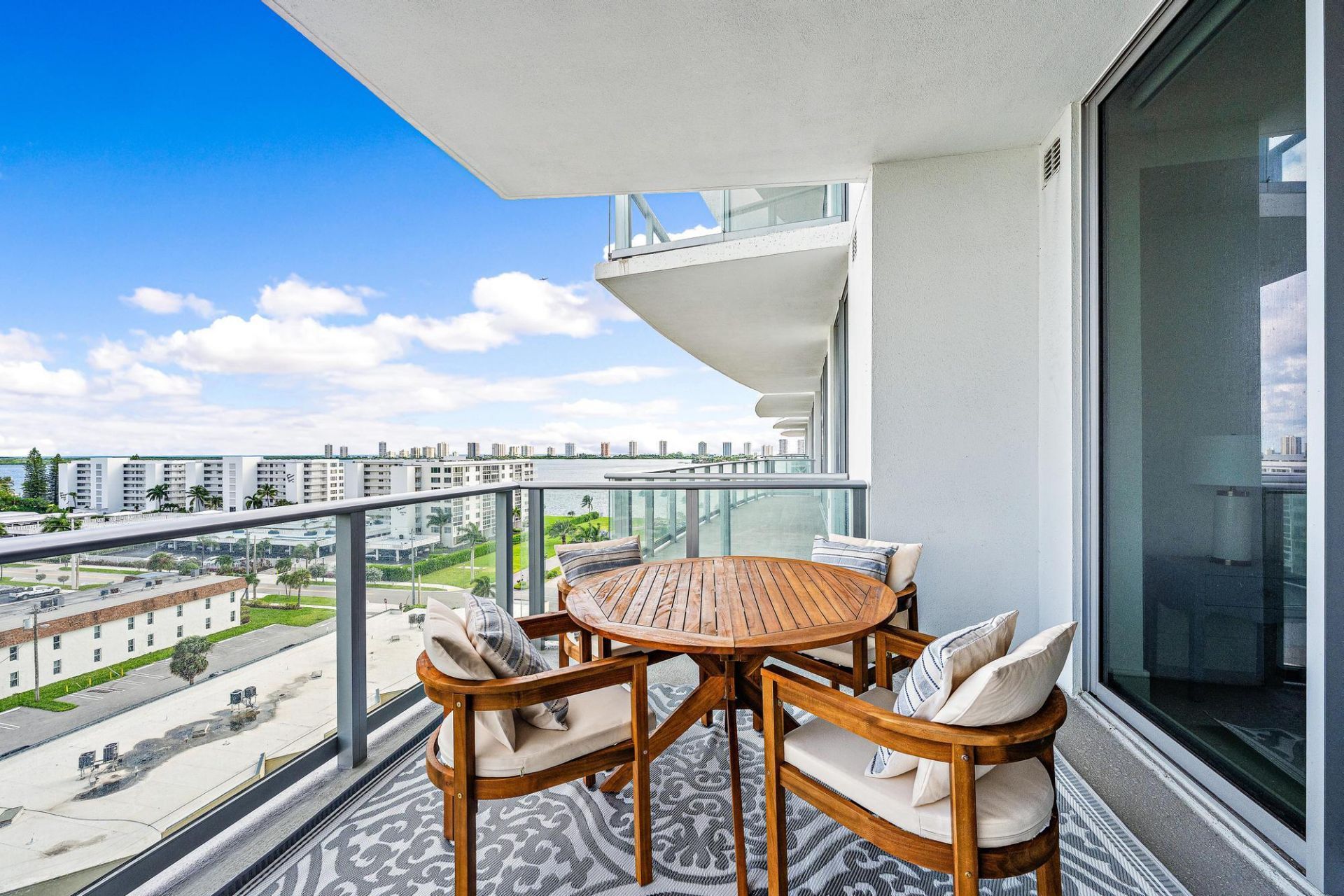 220 Lake Shore Drive, Unit 817, West Palm Beach, FL 33403 Photo
