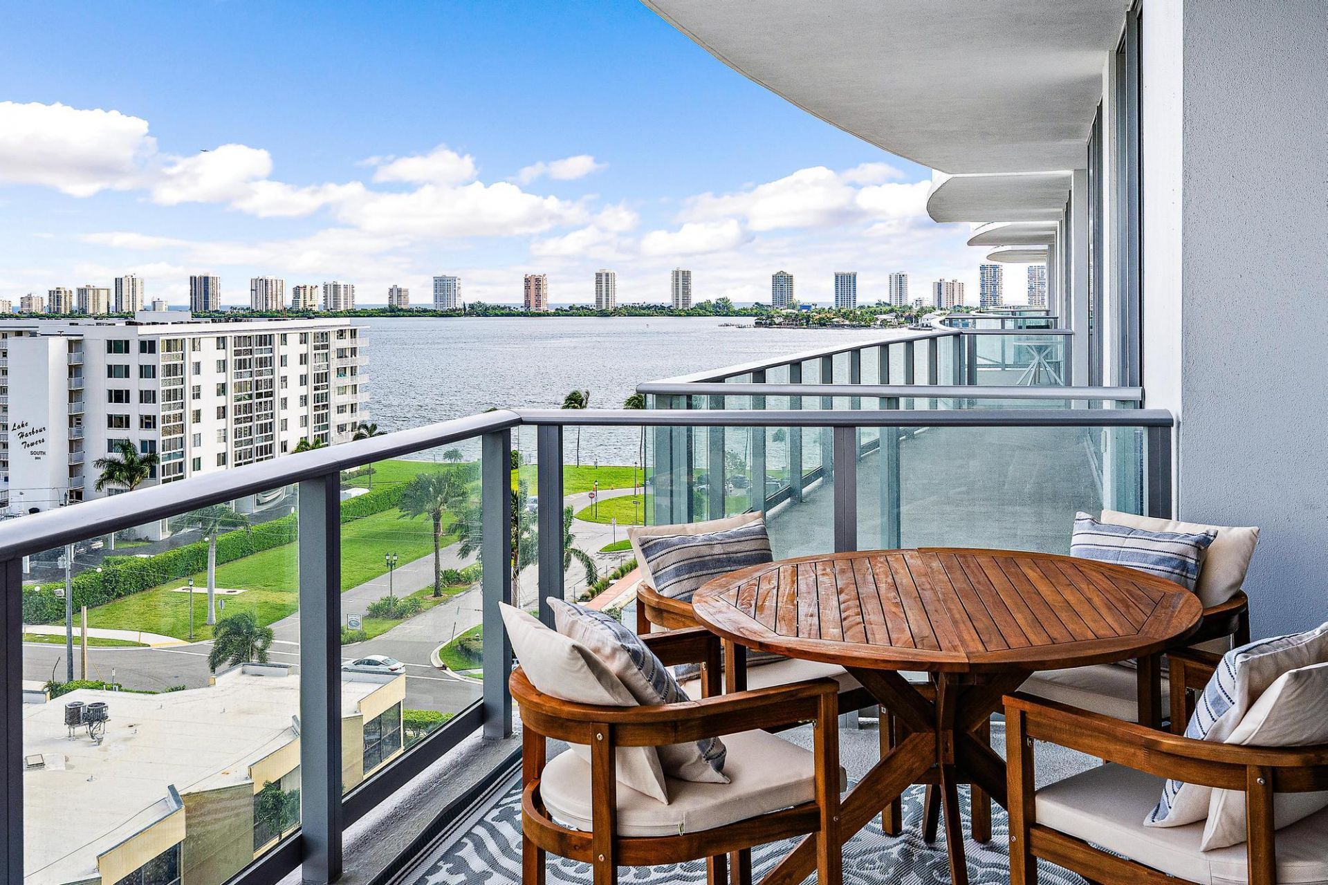 220 Lake Shore Drive, Unit 817, West Palm Beach, FL 33403 Photo