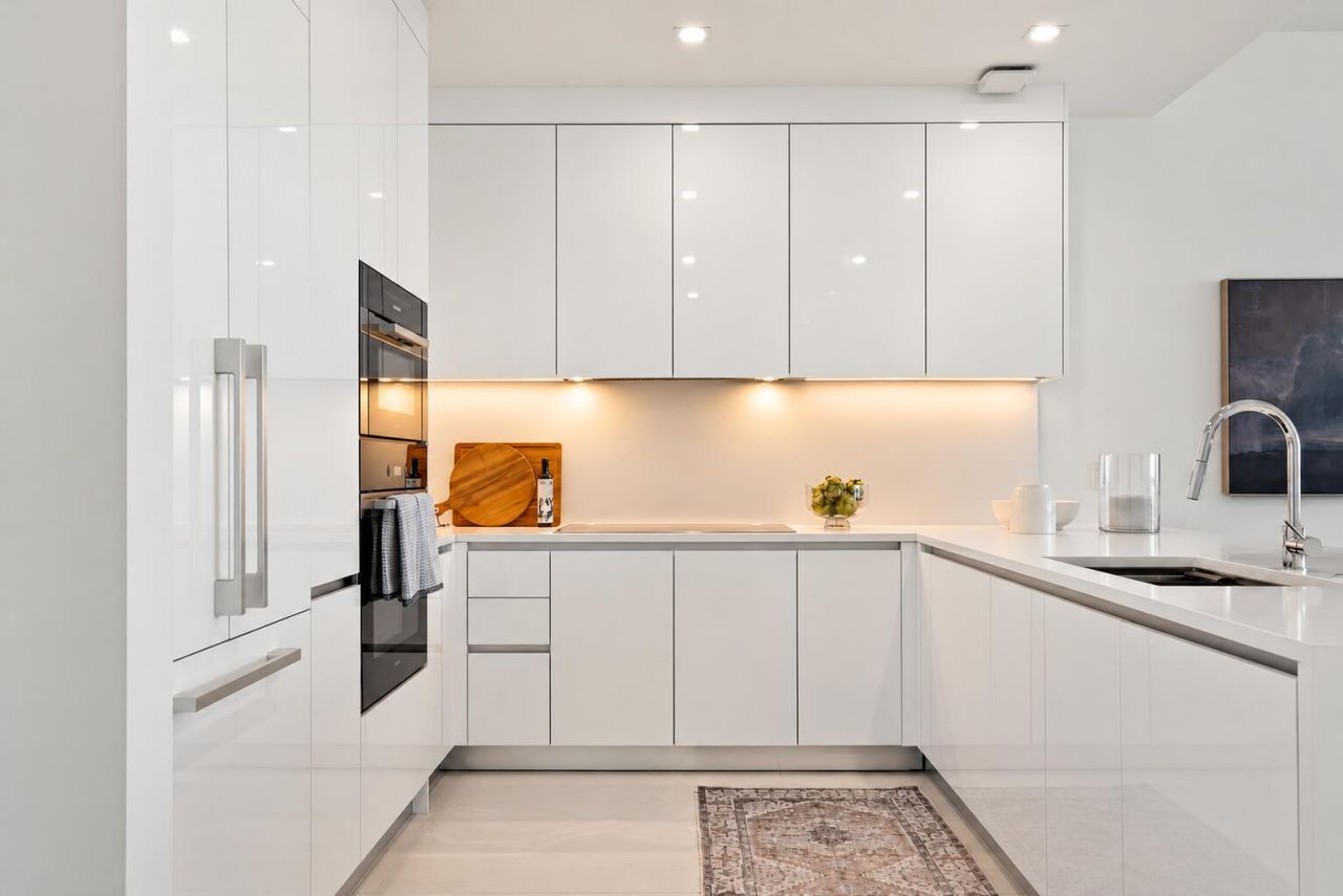 220 Lake Shore Drive, Unit 817, West Palm Beach, FL 33403 Photo