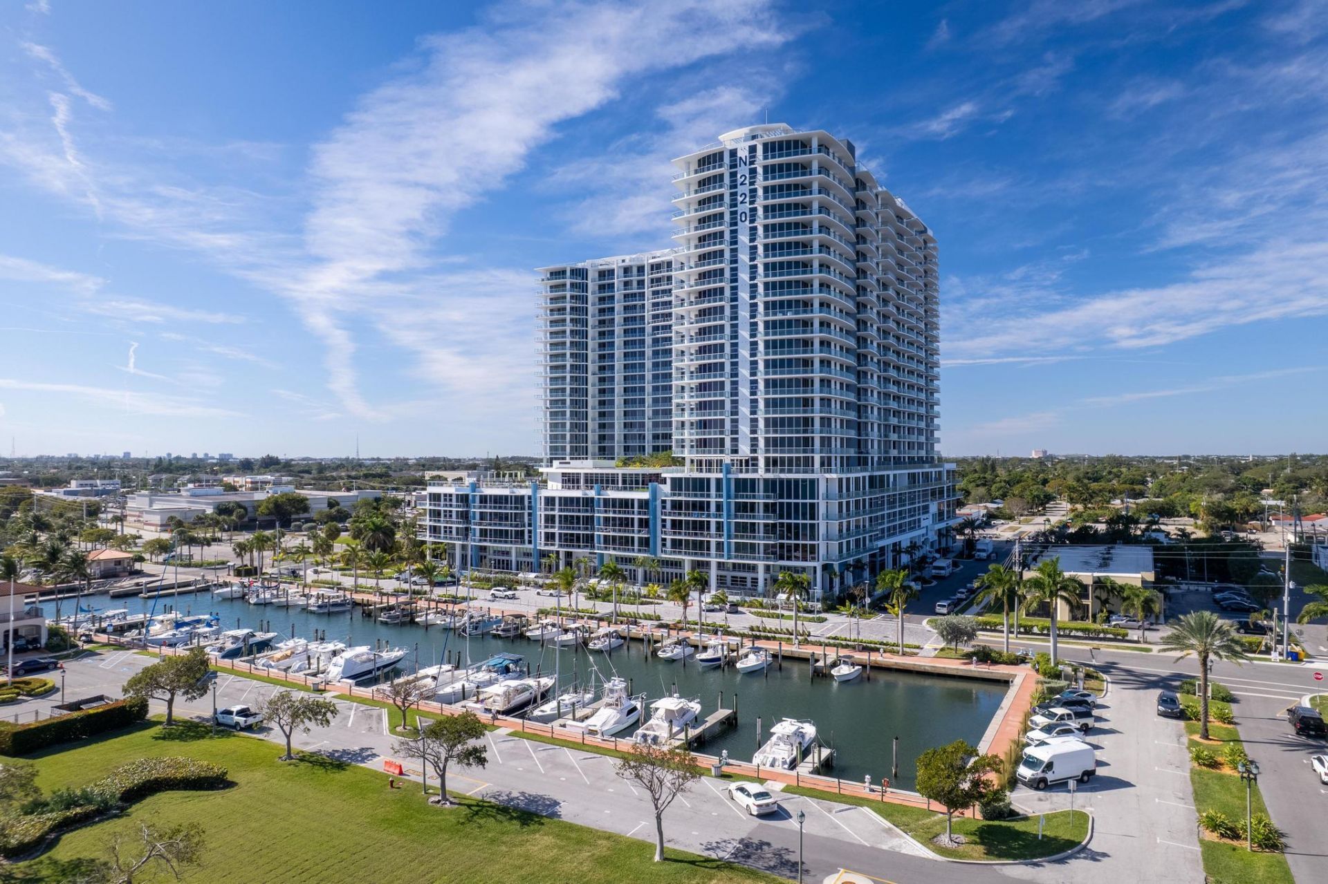 220 Lake Shore Drive, Unit 817, West Palm Beach, FL 33403 Photo