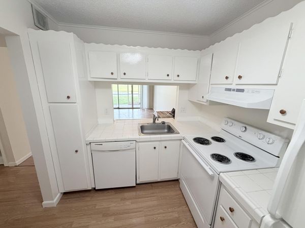 9230 LAGOON Place, Unit 110, Davie, FL 33324