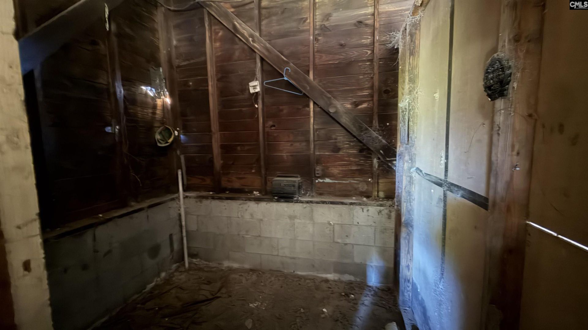113 Anderson Street Photo 16