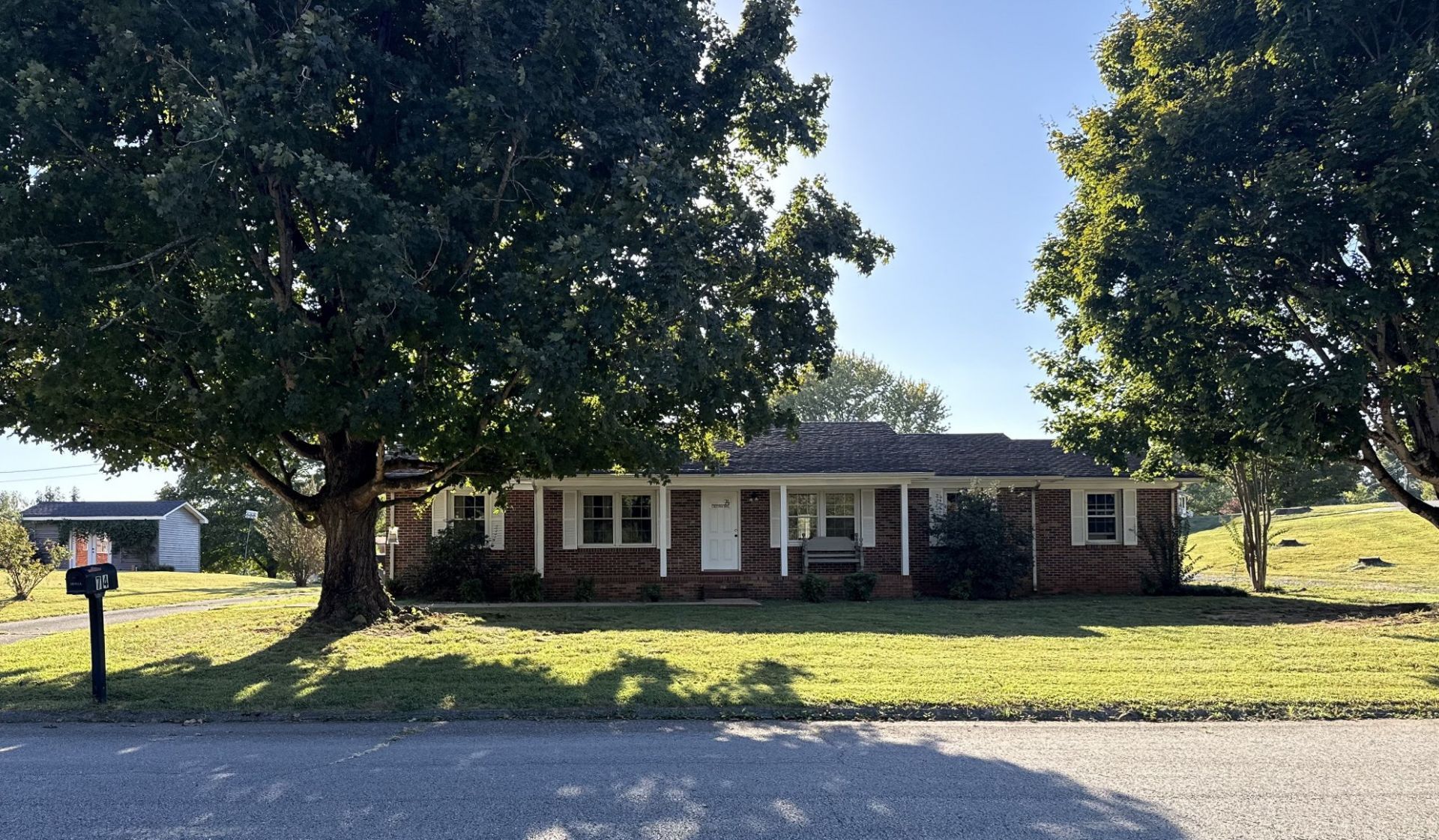 74 Crestview Dr , Mc Minnville, TN 37110 Main Photo