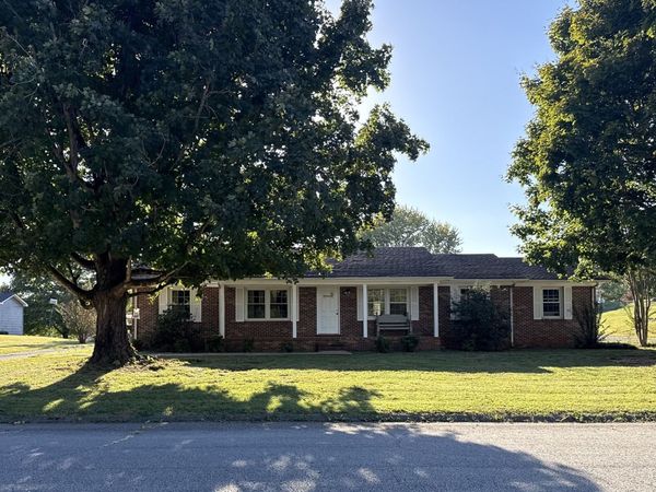 74 Crestview Dr , McMinnville, TN 37110