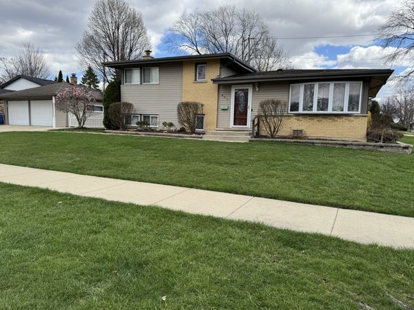 801 E Greenwood Drive , Mount Prospect, IL 60056