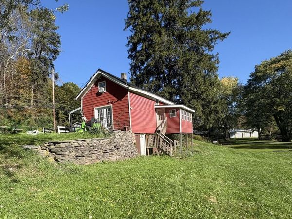 1368 State Route 367 , Laceyville, PA 18623
