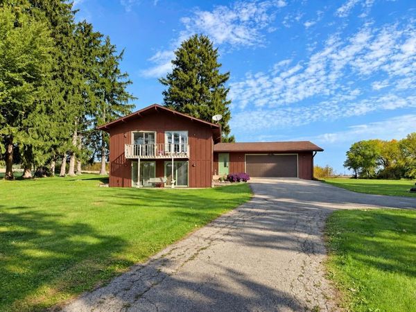 8647 E State Road 67, Clinton, WI 53525