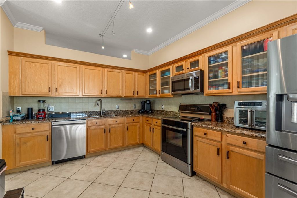 520 7th Square, Unit 202, Vero Beach, FL 32962 Photo