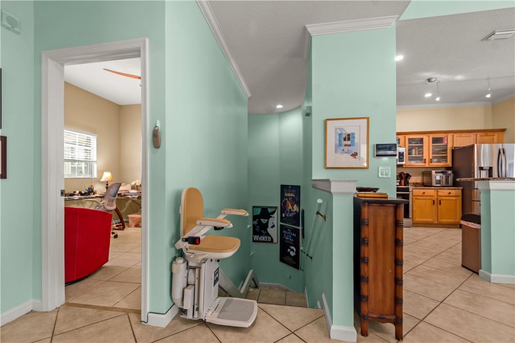 520 7th Square, Unit 202, Vero Beach, FL 32962 Photo