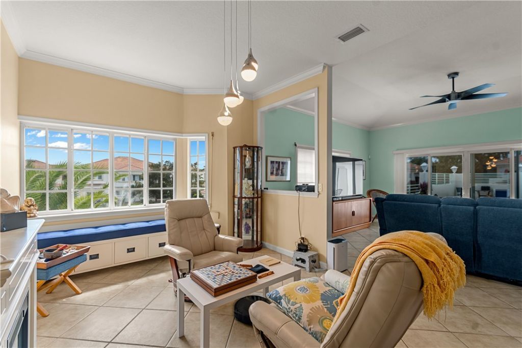 520 7th Square, Unit 202, Vero Beach, FL 32962 Photo