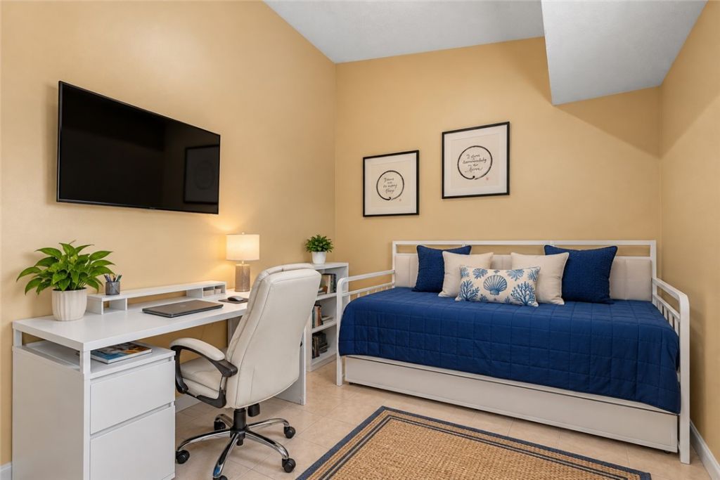 520 7th Square, Unit 202, Vero Beach, FL 32962 Photo