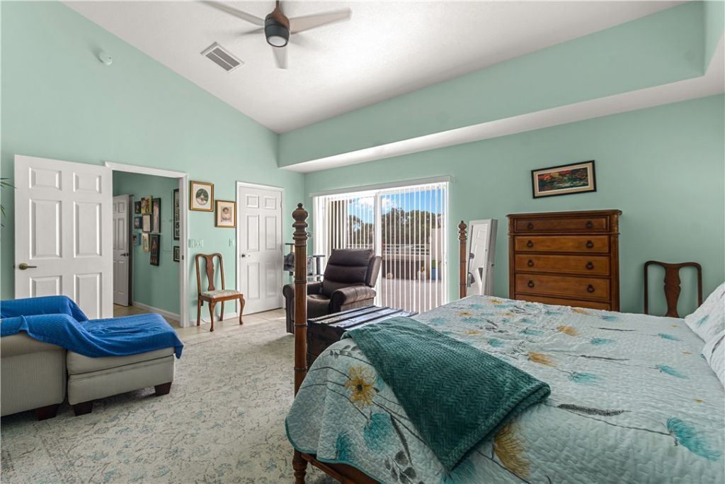 520 7th Square, Unit 202, Vero Beach, FL 32962 Photo