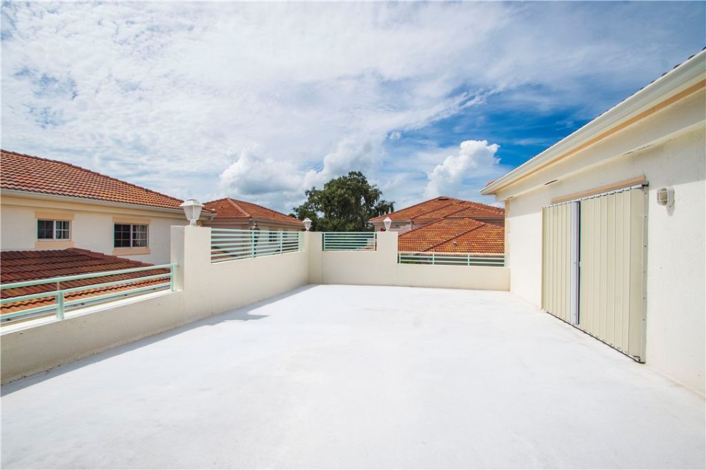 520 7th Square, Unit 202, Vero Beach, FL 32962 Photo