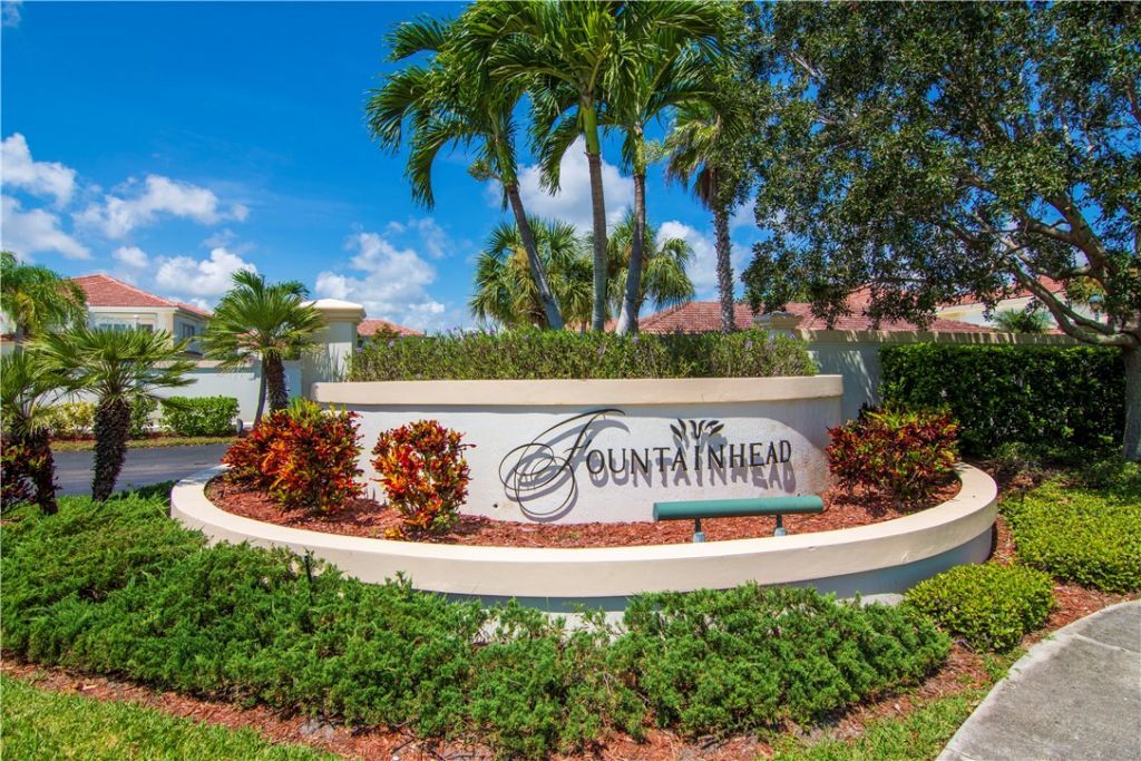 520 7th Square, Unit 202, Vero Beach, FL 32962 Photo