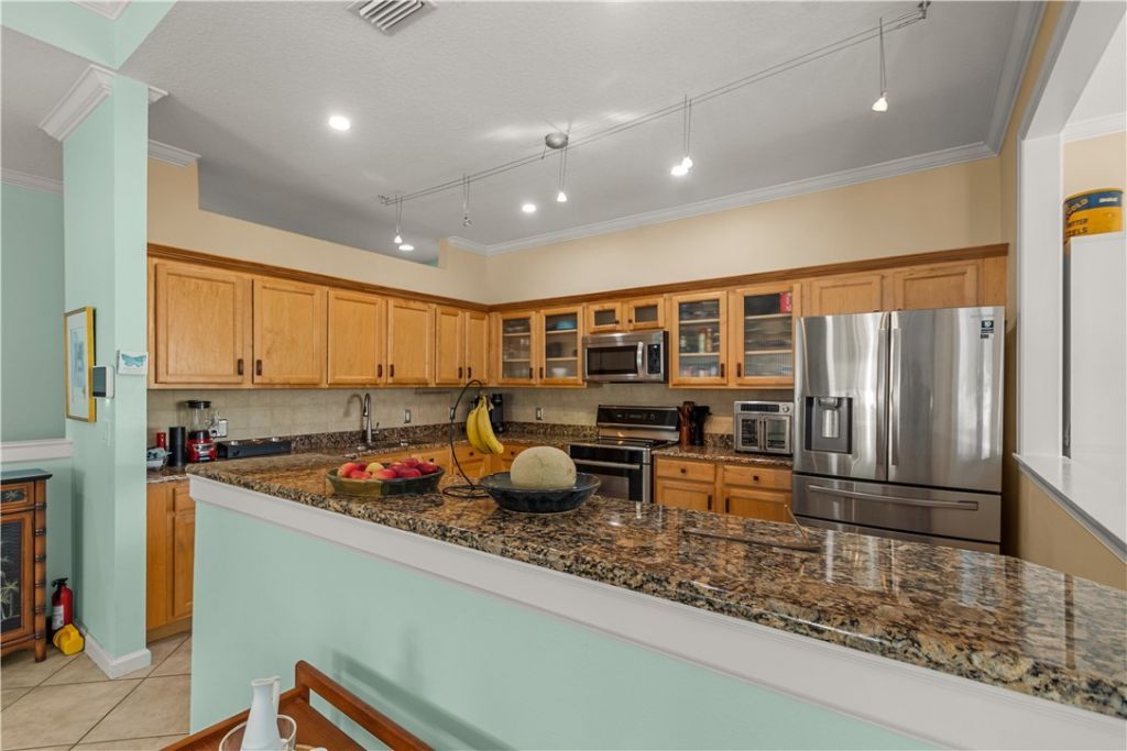 520 7th Square, Unit 202, Vero Beach, FL 32962 Photo