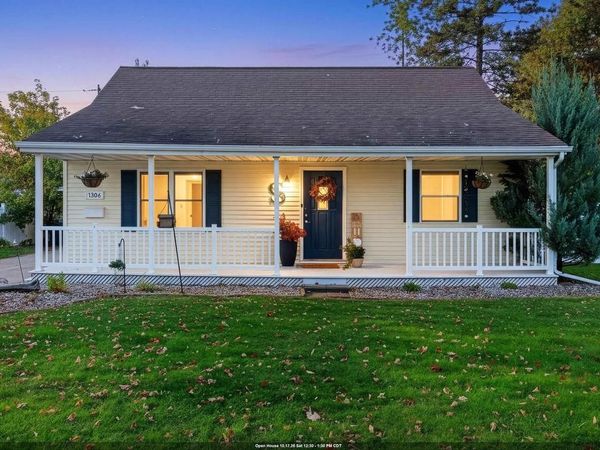 1306 S RIVERDALE DRIVE, Appleton, WI 54914