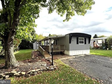 10 MAGNOLIA LANE, CARLISLE, PA 17015