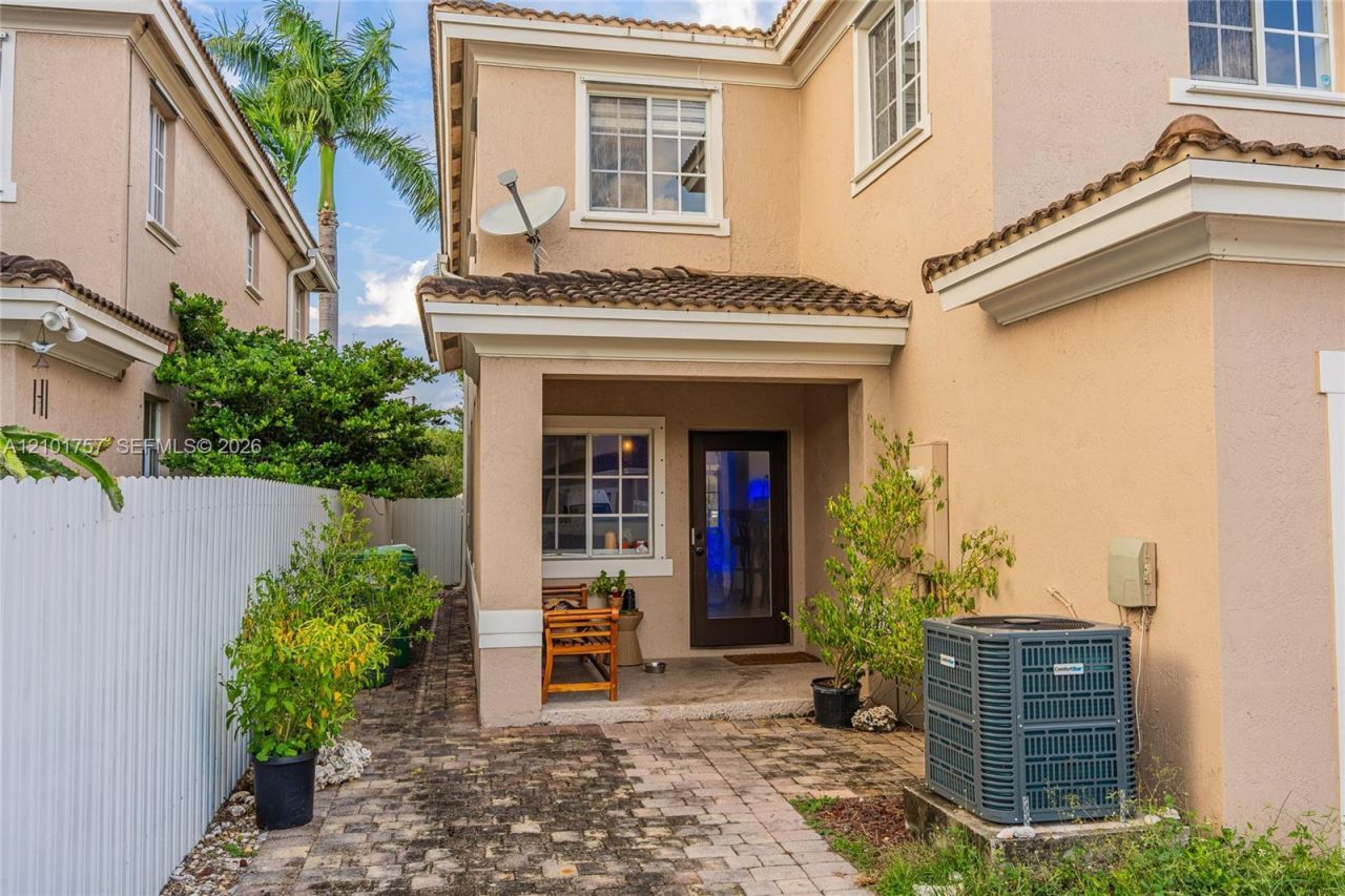 14218 SW 272nd St , Homestead, FL 33032 Photo