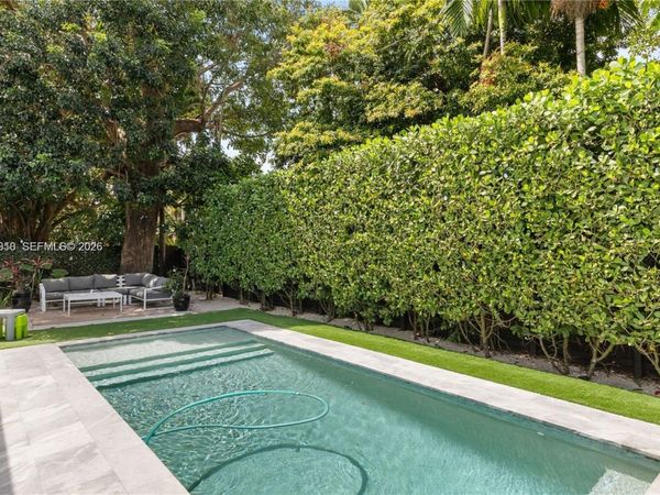 11810 W Biscayne Canal Rd , Miami, FL 33161