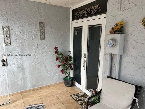 4211 W 10th Ln , Hialeah, FL 33012